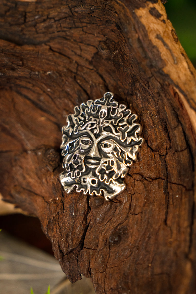 Green Man amulet, forsølvet bronze 