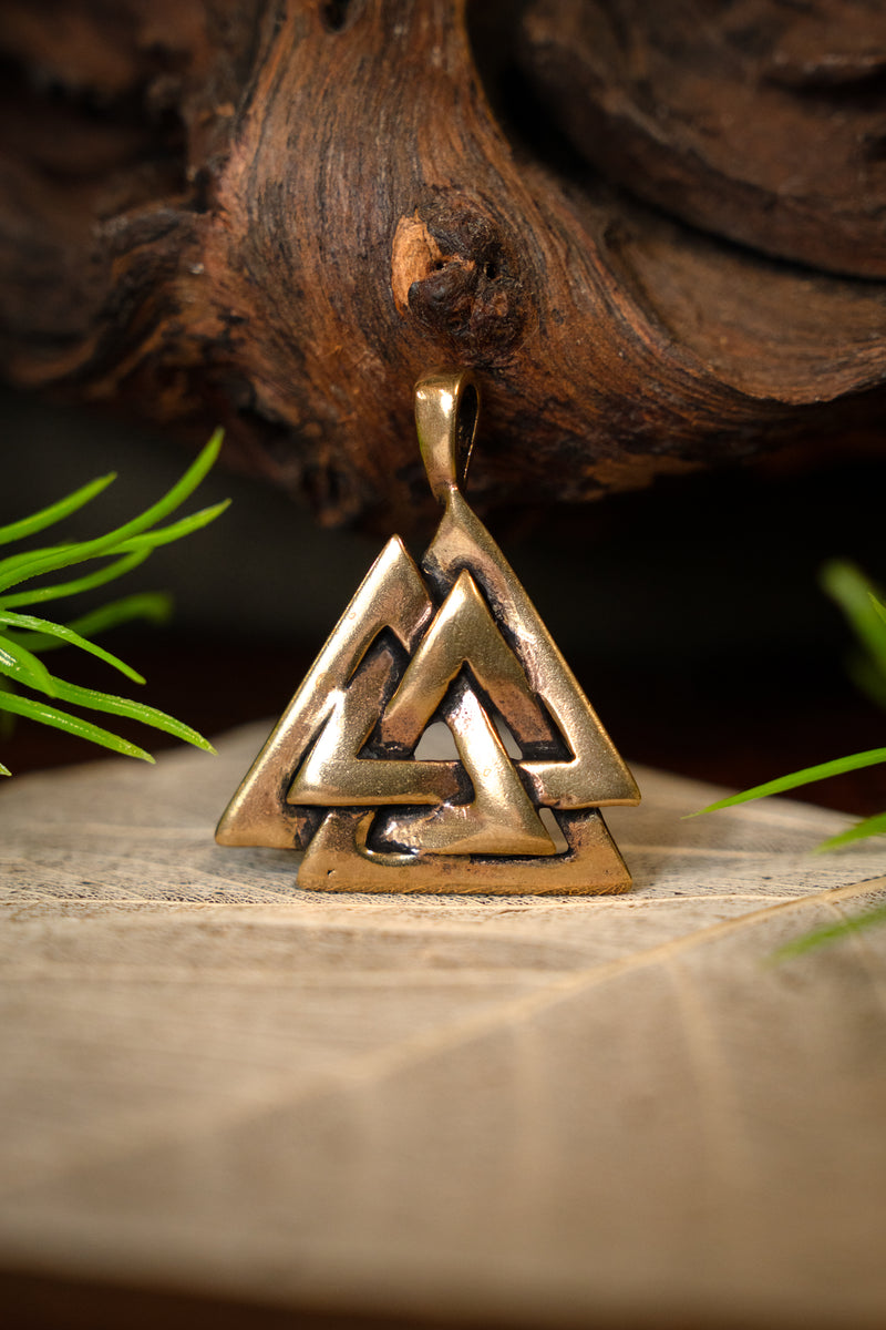 Bronzen Valknut, brons