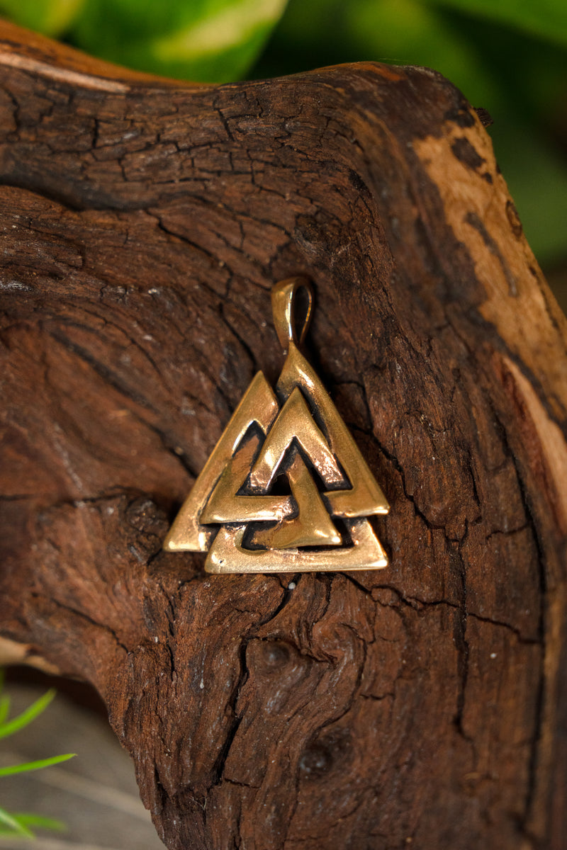 Bronzen Valknut, brons