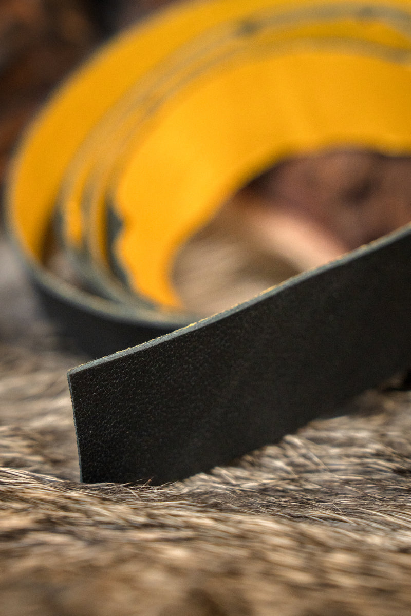 Striscia adesiva in pelle per impugnature di archi e aste di lance 