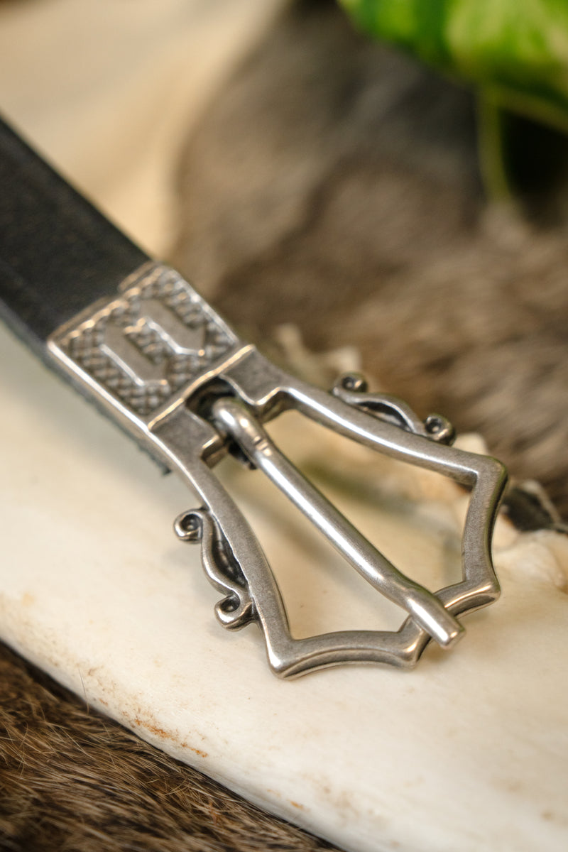 Gotische riem met riemeinde, zwart, 151 cm