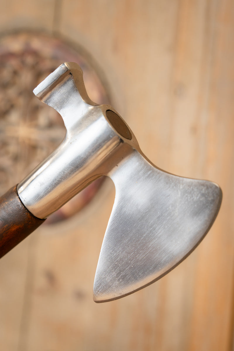 13e eeuwse strijdbijl met hamerblad, Maciejowski bijbel, semi-scherp