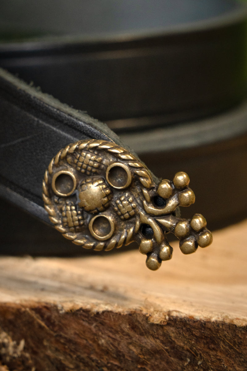 15e eeuwse riem met riemeinde (London), zwart leer, messing gesp, 165 cm