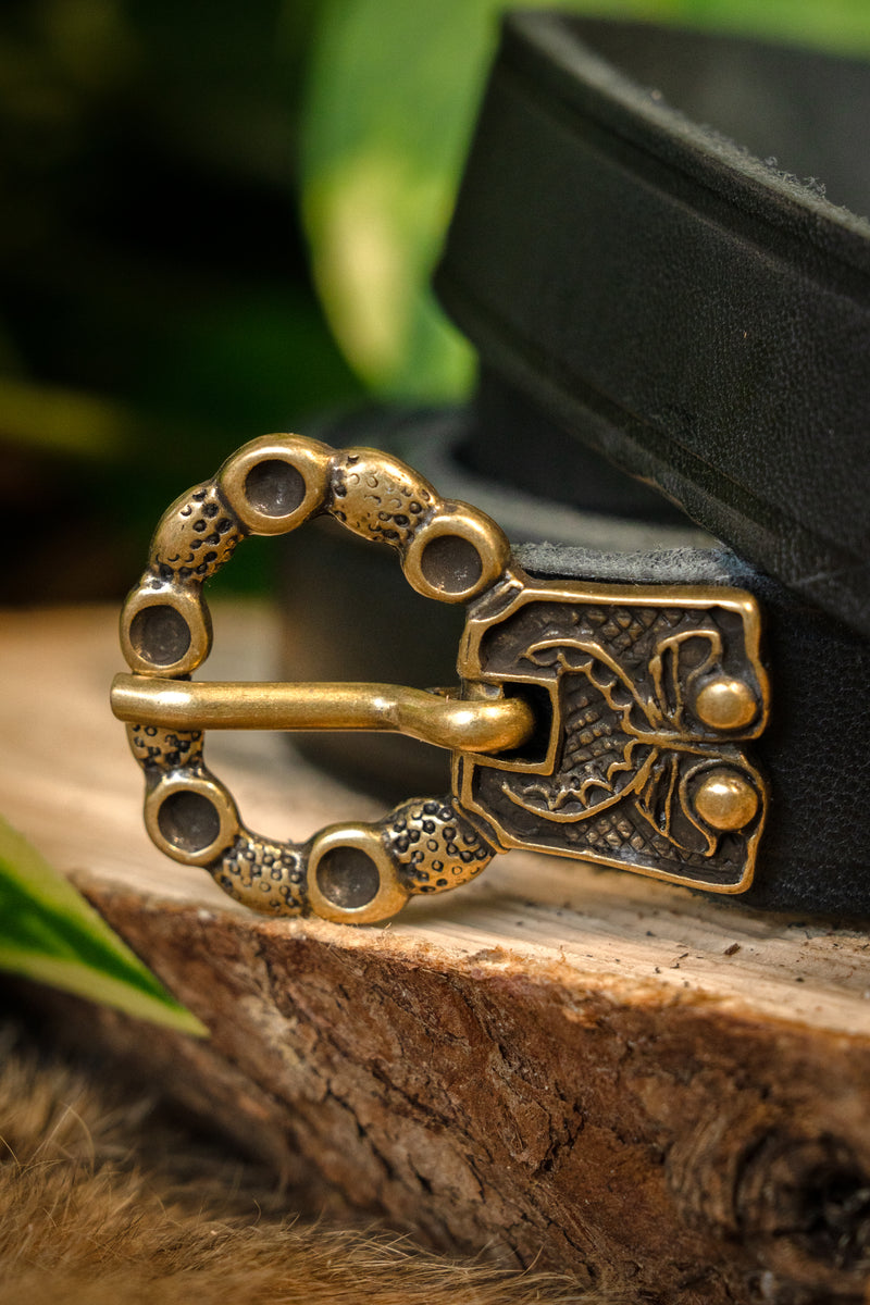 15e eeuwse riem met riemeinde (London), zwart leer, messing gesp, 165 cm