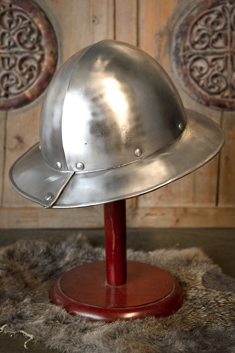 14-15e eeuwse ketelhoed, gepolijst, 1-1.2 mm