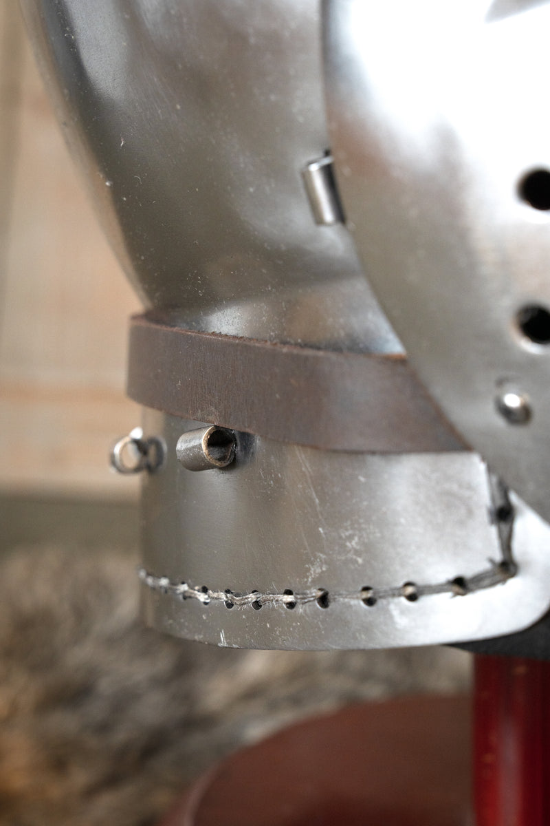 14e eeuwse klappvisier bascinet, 1.6 mm