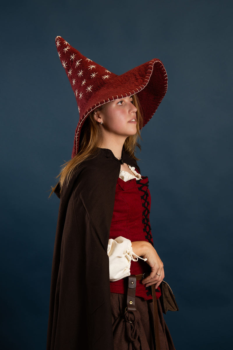 Heksenhoed met sterren, rood, wolvilt