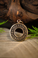 Pendentif Futhark, bronze 