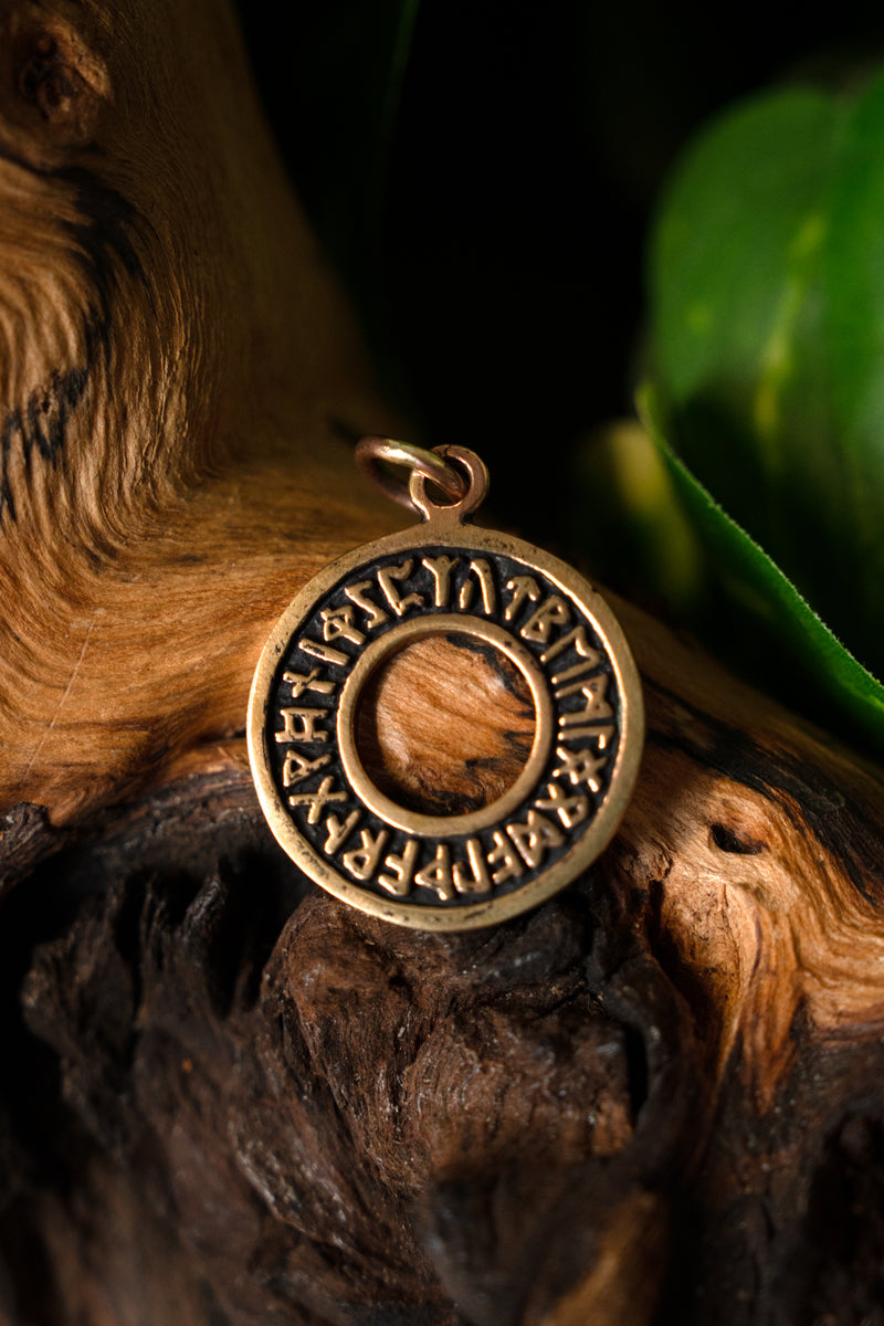Pendentif Futhark, bronze 