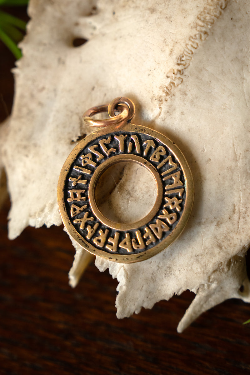 Hanger Futhark, brons