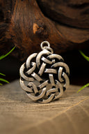 Amulet ronde Keltische knoop, verzilverd brons