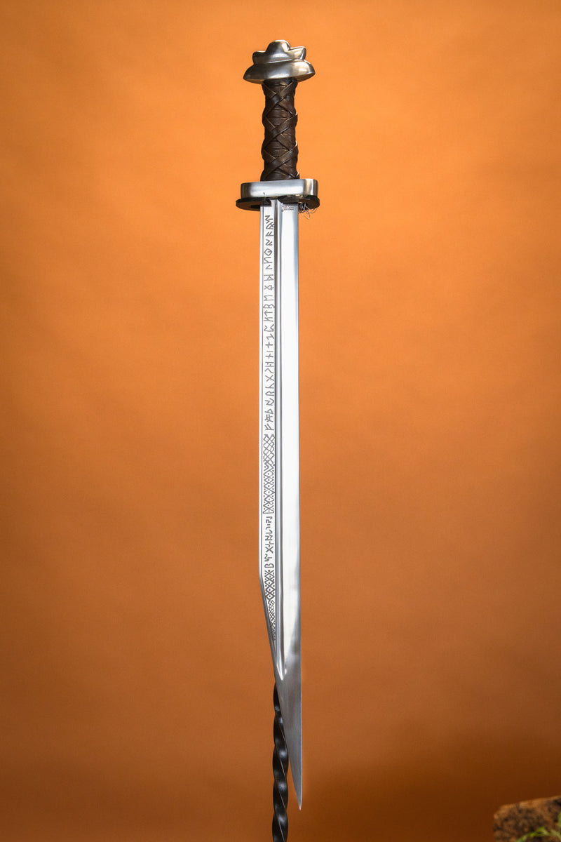 Beagnoth seax with runes, semi-sharp