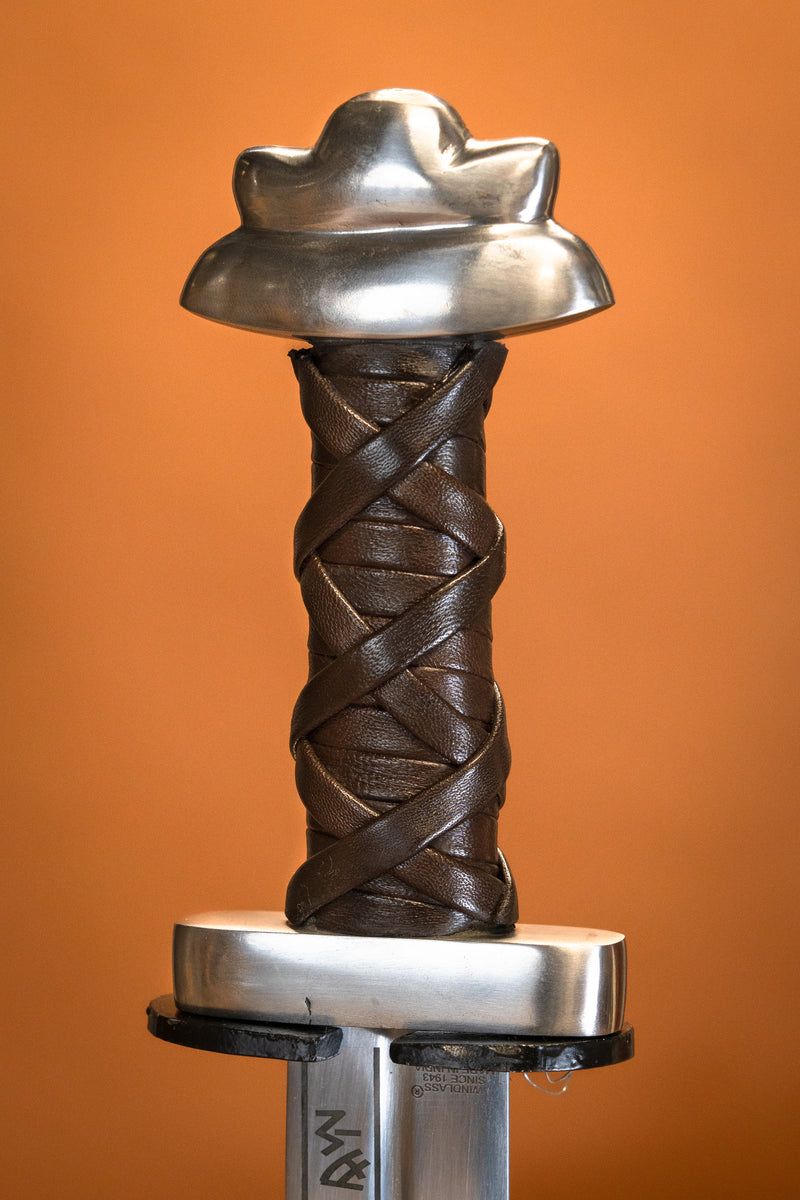 Beagnoth seax with runes, semi-sharp