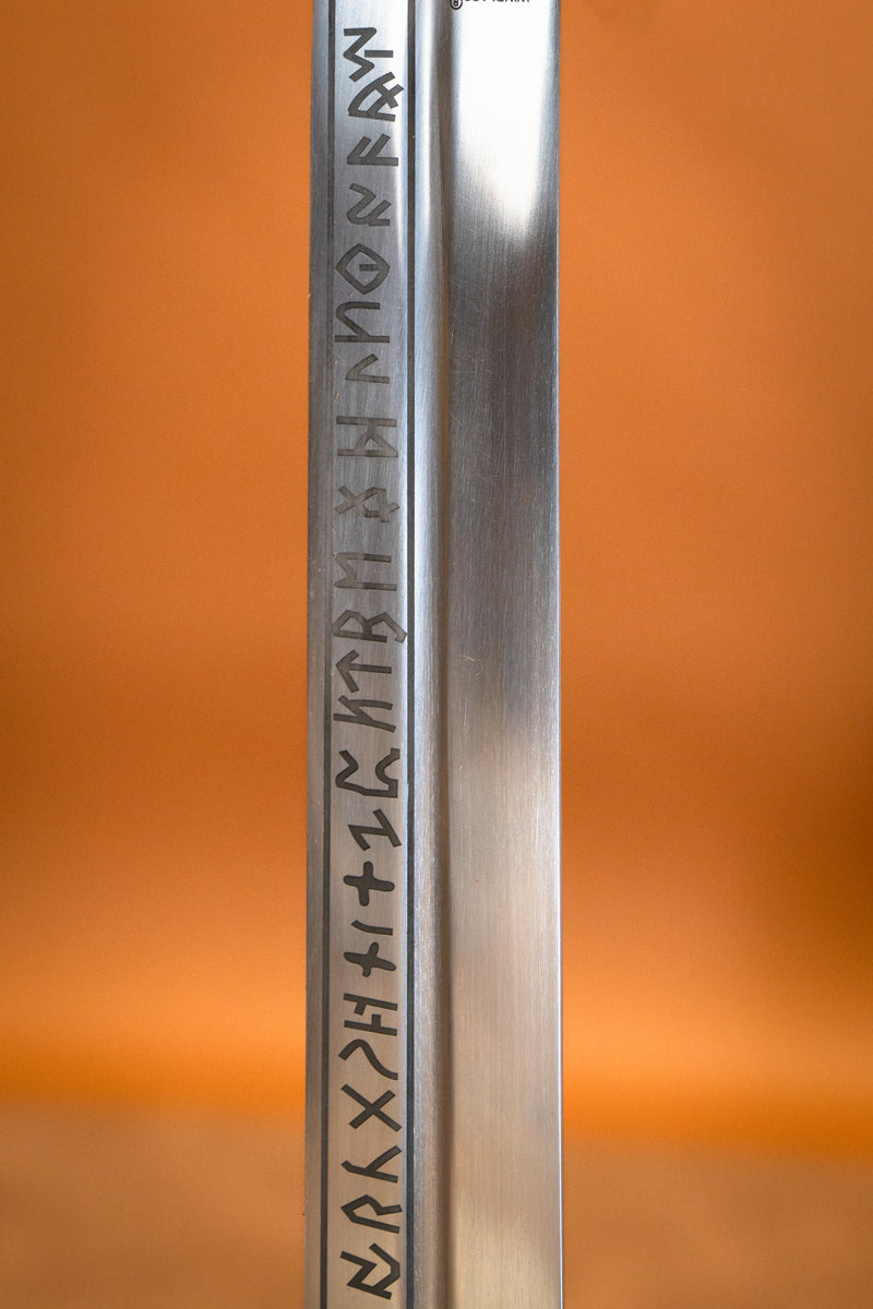 Beagnoth seax with runes, semi-sharp