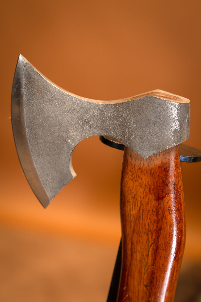 Traditionele houthakkersbijl, semi-scherp