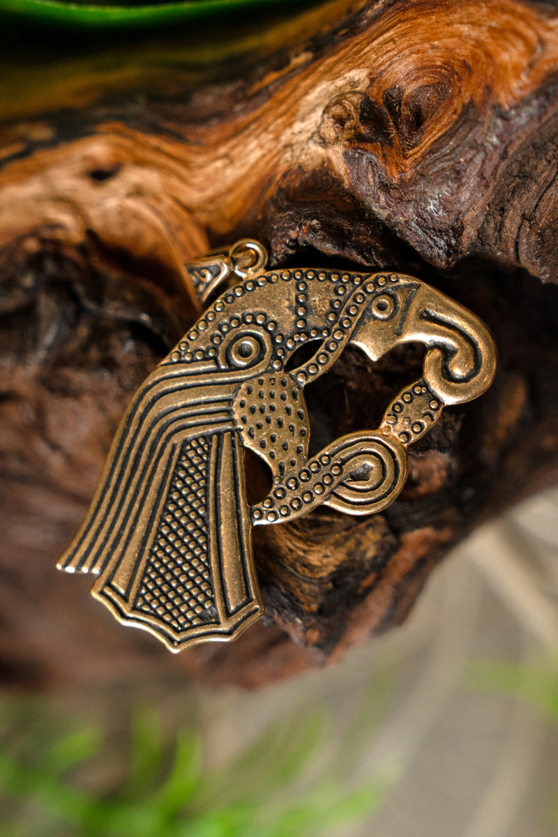 Amuleto del corvo germanico, bronzo 