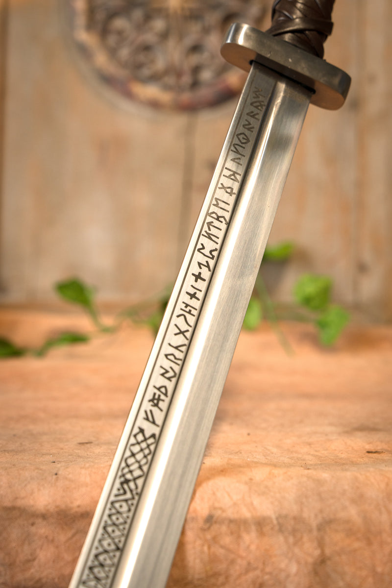 Beagnoth seax with runes, semi-sharp