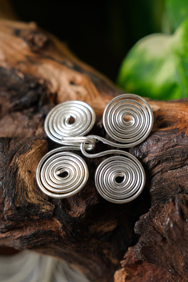 Angelsächsische Mantelschließe, versilberte Bronze 