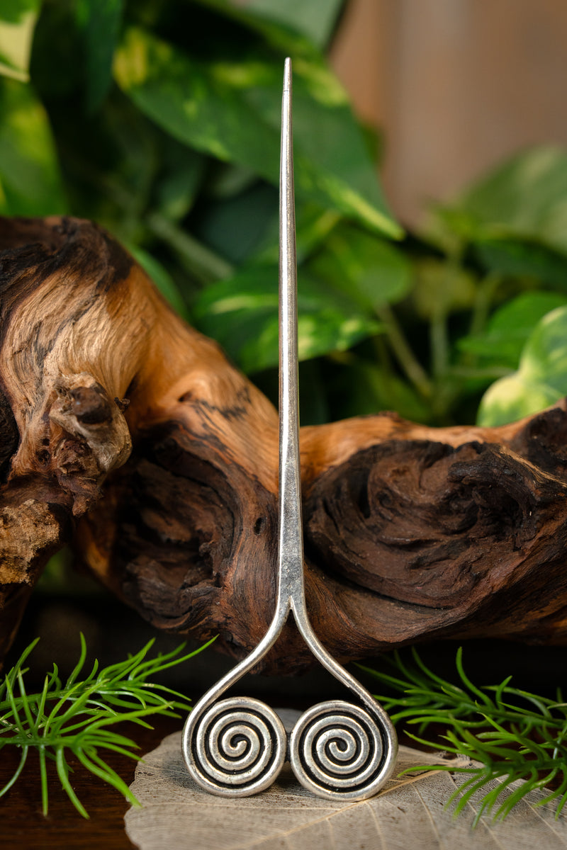 Bronzezeit Haarnadel mit Spiralen, versilberte Bronze 