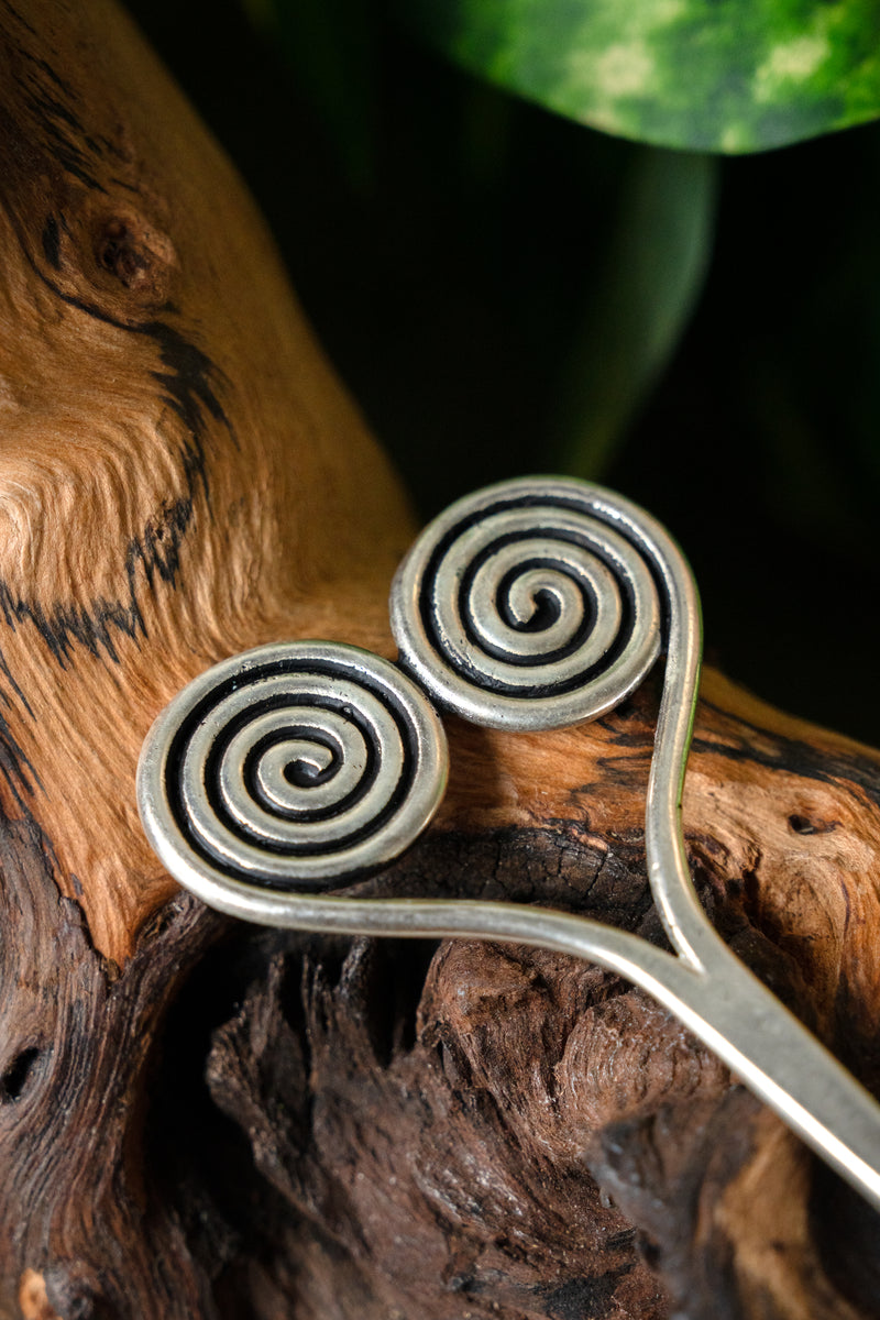 Bronzezeit Haarnadel mit Spiralen, versilberte Bronze 