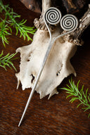 Bronzezeit Haarnadel mit Spiralen, versilberte Bronze 