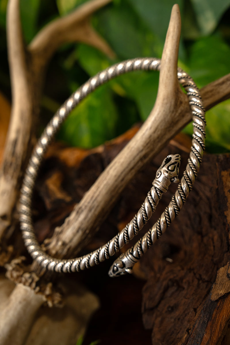 Bracelet de bras viking avec têtes de loup, bronze argenté 