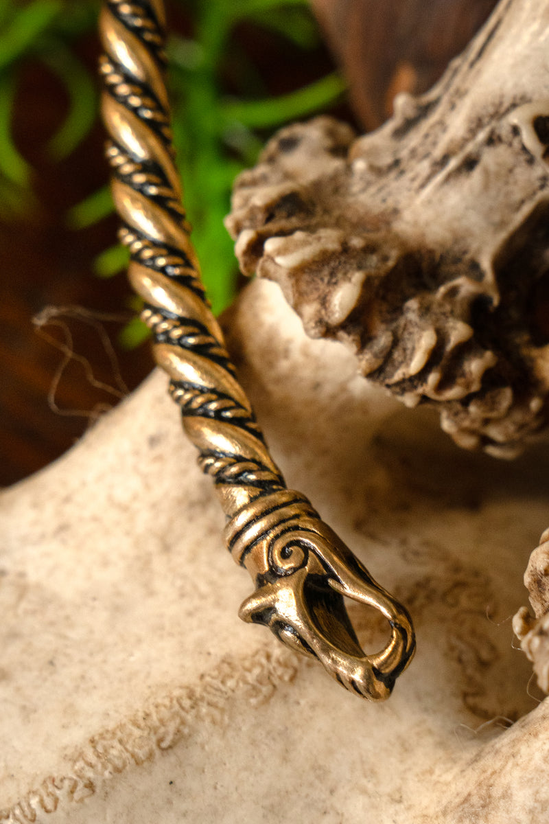 Vikingtorque met wolvenkoppen, brons