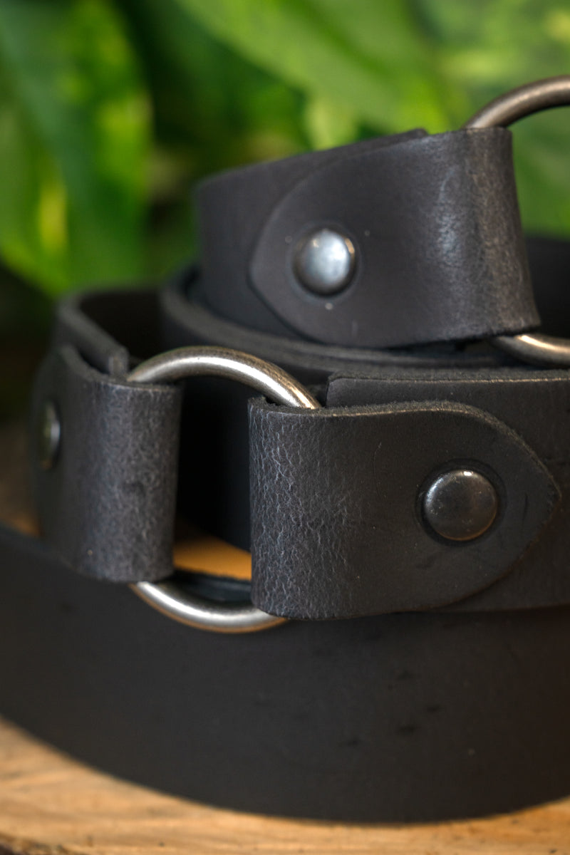 Cuir ceinture avec fermeture à anneaux, noir cuir fendu, 155 cm 