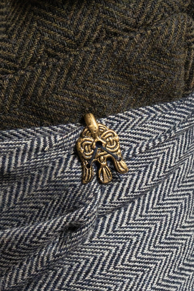 Winingas met raven fibulae, vissegraatmotief, wolmix