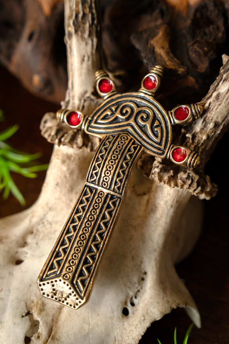 Geëmailleerde Merovingische beugelfibula, brons