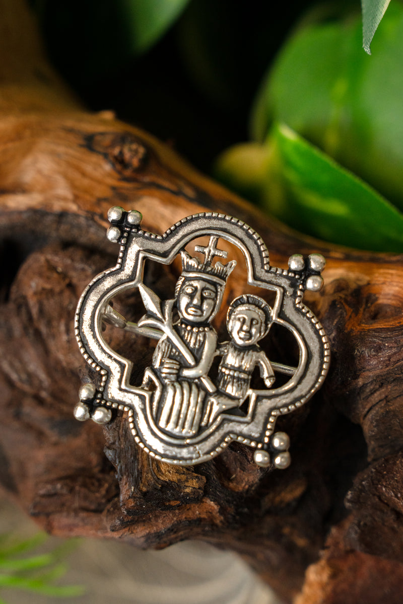 Middeleeuwse broche Madonna, verzilverd brons