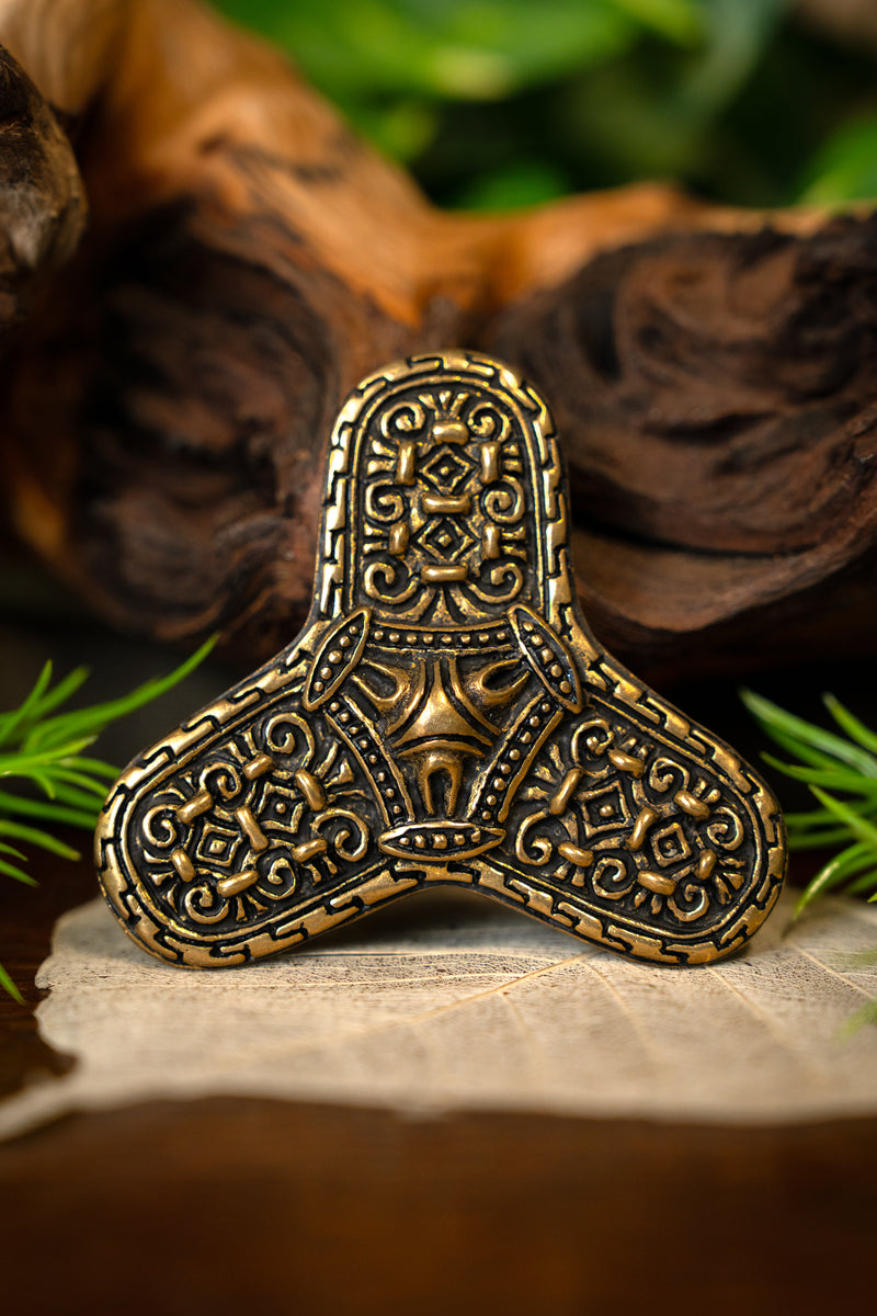 Kleeblad fibula Varnamo, brons