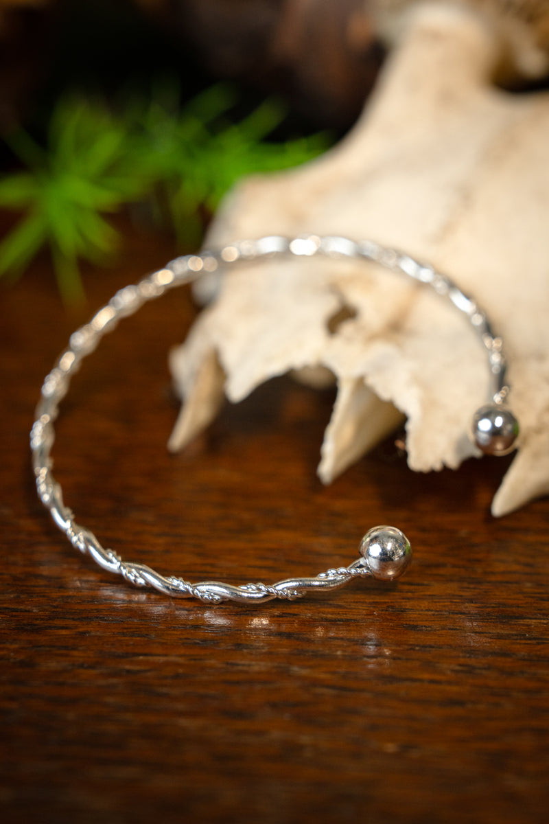 Tvinnat vikingarmband, tenn 