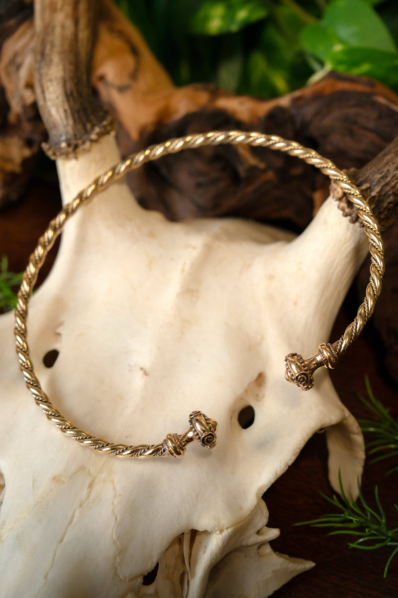 Vriden Gallisk torc, mässing 