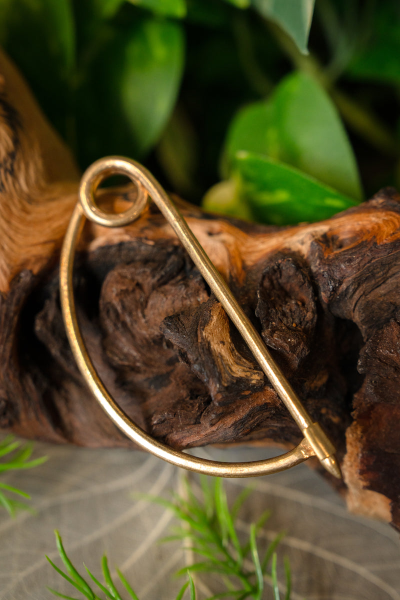 Celta fíbula de arco, latón 