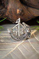 Pelgrimsbadge fallus schip, verzilverd brons