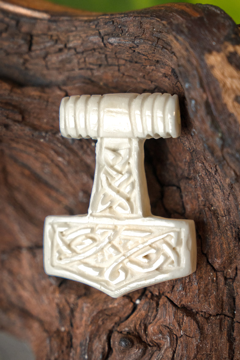 Mjölnir with knot motif, bone