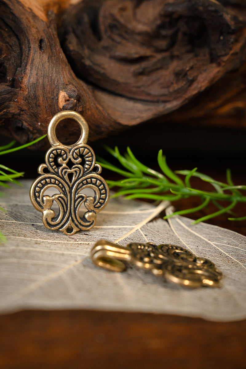 Cloak clasp Norway, bronze