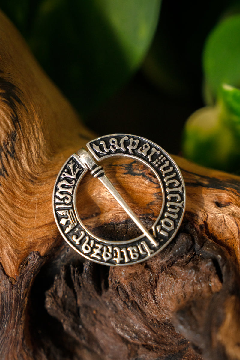 Broche de anillo medieval, bronce plateado 