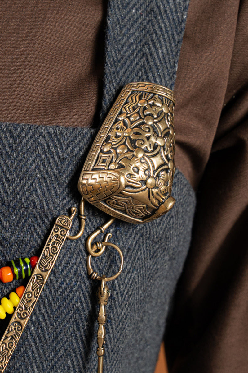 Animal head tortoise brooch Gotland, bronze