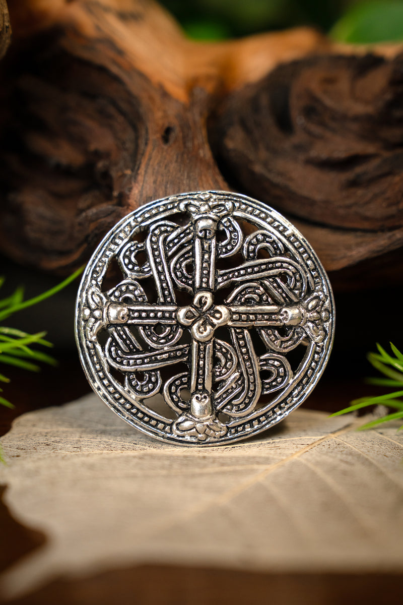 Fibula de estilo Borre de Finlandia, bronce plateado 