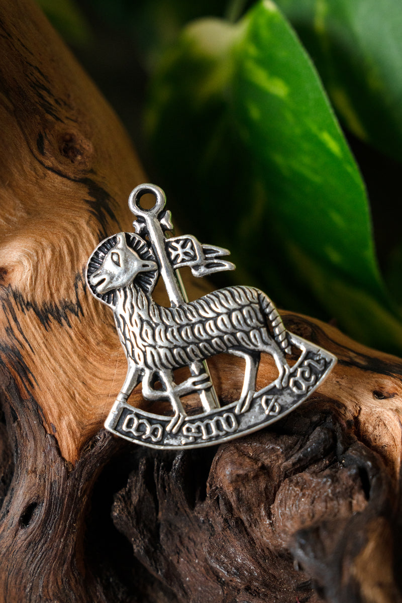 Pelgrimsbadge Agnus Dei, verzilverd brons