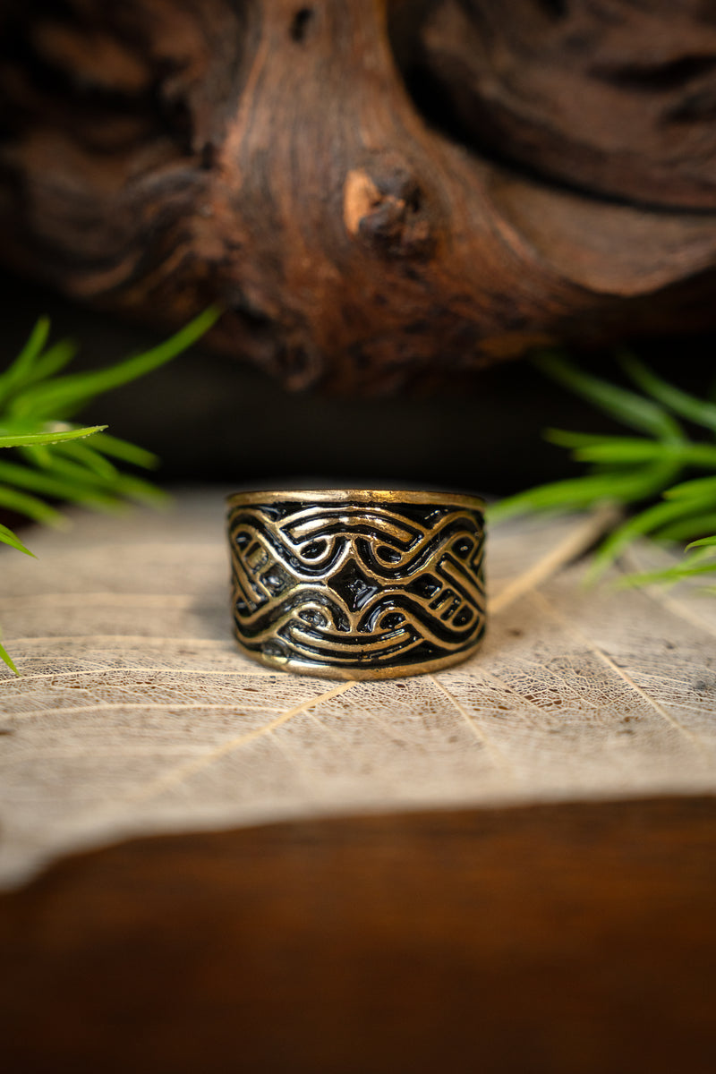 Magyarisk ring med knutmönster, brons 