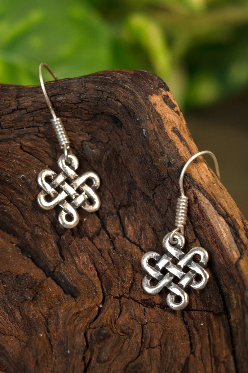 Keltische oorbellen Lugh, verzilverd brons