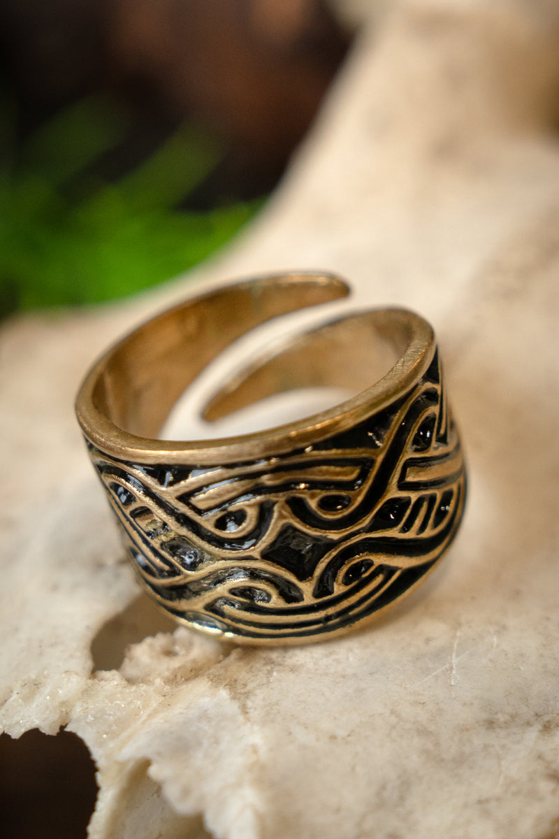 Magyarisk ring med knutmönster, brons 