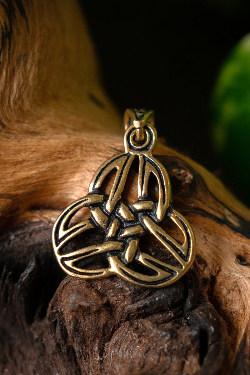 Keltisk triquetra hänge, brons 