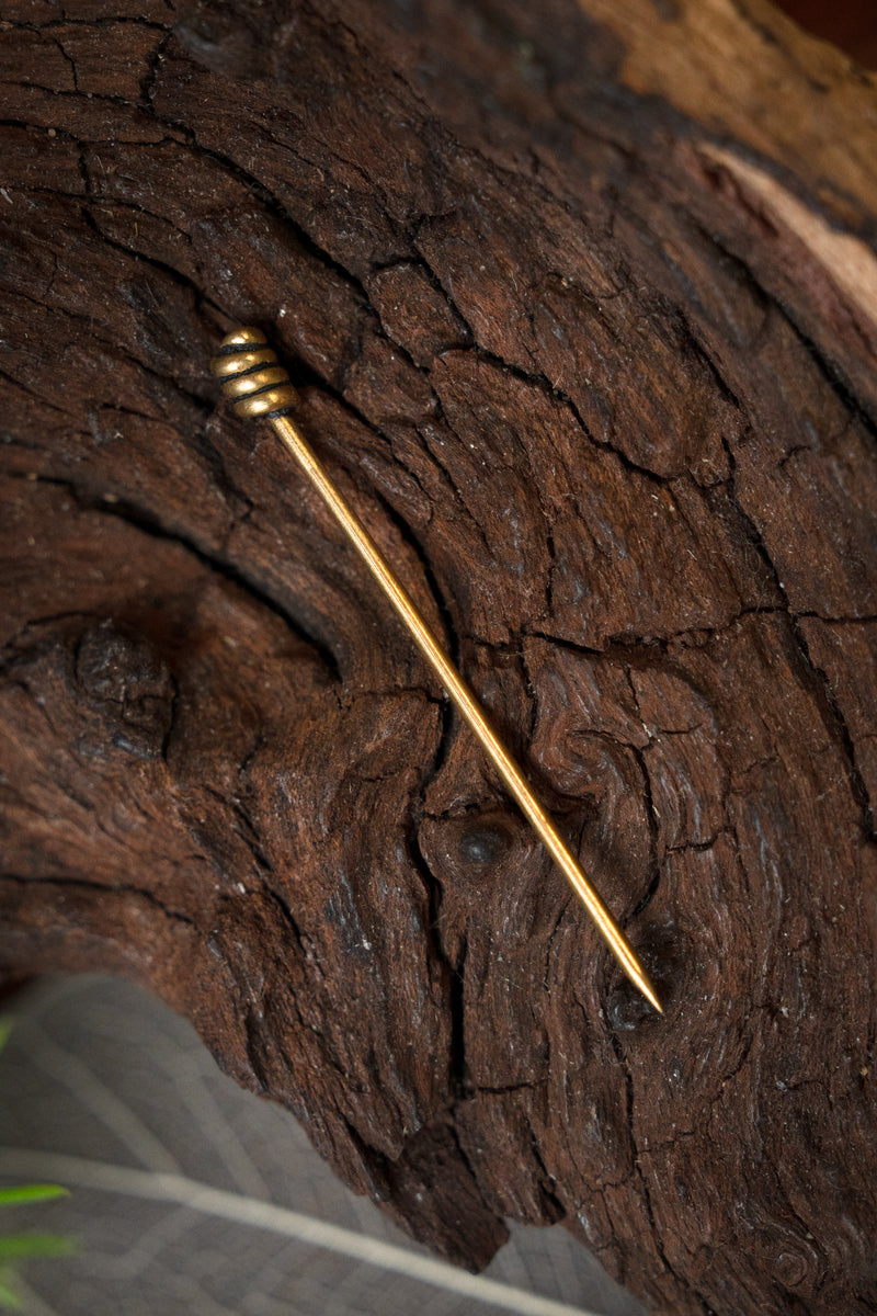 Middeleeuwse speld voor hoofddeksels, messing