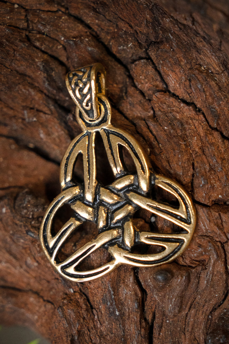 Keltisk triquetra hänge, brons 