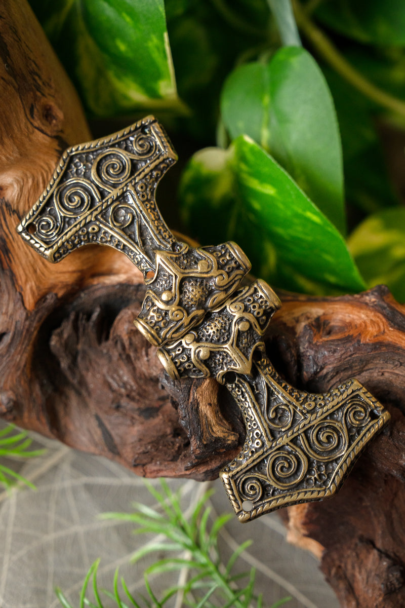 Cloak clasp Thor's hammer, bronze