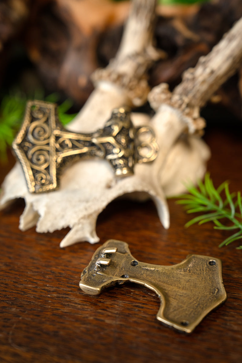 Cloak clasp Thor's hammer, bronze